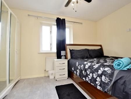 Crown House Villa Лондон Екстериор снимка