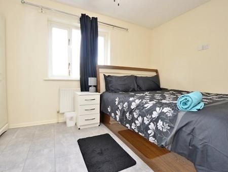 Crown House Villa Лондон Екстериор снимка