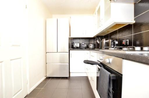Crown House Villa Лондон Екстериор снимка